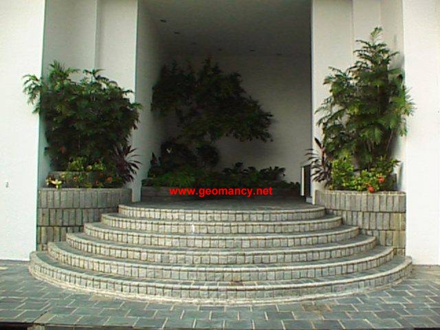 Front Entrance Steps General Help Fengshui Geomancy Net Money Out Of The House Is This True And What Can I Do Now Will It Help If Put Pillars With A Porch Roof On Top Steps